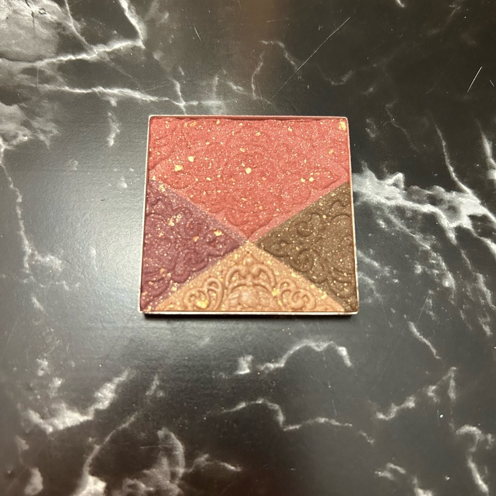 Mary Kay “Stunning” Filigree eye and cheek powder